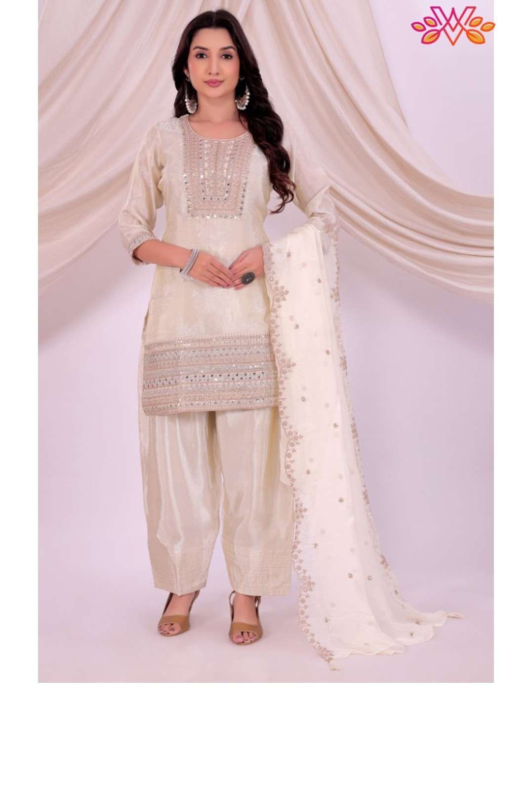 Elegant Off White Silk Ja..